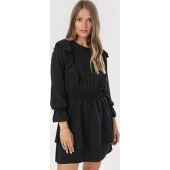 Czarna Sukienka Amalimeni. Czarne sukienki damskie Born2be, uniwersalny, bez wzorów, bez kołnierzyka, bez rękawów, mini. Za 139,99 zł.