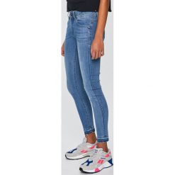 G-Star Raw - Jeansy Lynn. Niebieskie jeansy damskie G-Star RAW, bez wzorów, z bawełny. W wyprzedaży za 299,90 zł.