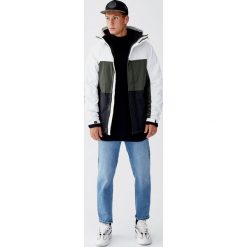 Pikowana kurtka z kapturem i panelami. Brązowe kurtki męskie pikowane marki Pull&Bear, m, z kapturem. Za 159,00 zł.