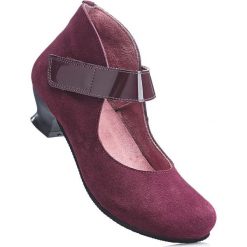 Wygodne czółenka skórzane z paskiem bonprix jeżynowy. Fioletowe buty ślubne damskie bonprix, na obcasie. Za 199,99 zł.