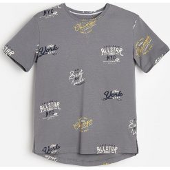 Bawełniany t-shirt z nadrukiem - Szary. Szare t-shirty męskie Reserved, z nadrukiem, z bawełny, bez kołnierzyka. Za 16,99 zł.
