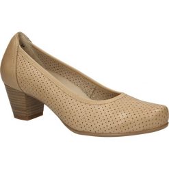 CZÓŁENKA CAPRICE 9-22502-. Brązowe buty ślubne damskie Casu, na koturnie. Za 279,99 zł.