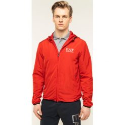 Kurtka przejściowa EA7 Emporio Armani 8NPB04 PNN7Z 1451. Czerwone kurtki męskie EA7 Emporio Armani, m, bez wzorów, z poliesteru, bez kaptura. W wyprzedaży za 479,00 zł.