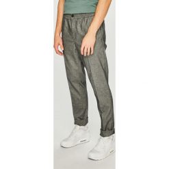Tommy Hilfiger - Spodnie. Niebieskie spodnie męskie TOMMY HILFIGER, na co dzień, xl, bez wzorów, z elastanu, casualowe. W wyprzedaży za 359,90 zł.