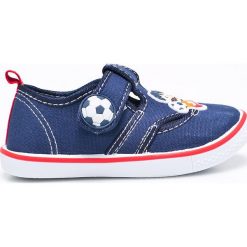 American Club - Tenisówki dziecięce. Szare buty chłopięce sportowe marki American CLUB, z materiału. W wyprzedaży za 27,90 zł.