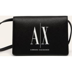 Armani Exchange - Torebka. Czarne listonoszki damskie Armani Exchange, w paski, z poliesteru, na ramię, małe, z nadrukiem, bez dodatków. Za 479,90 zł.