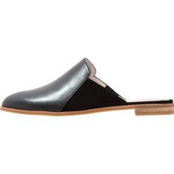 Chodaki damskie: Kenneth Cole New York ROXANNE Klapki black