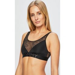 Tommy Hilfiger - Biustonosz. Czerwone biustonosze sportowe damskie TOMMY HILFIGER, s, bez wzorów, z elastanu. W wyprzedaży za 99,90 zł.