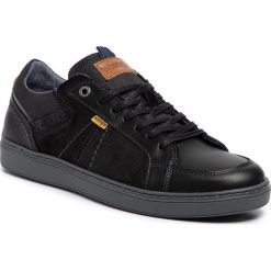 Sneakersy WRANGLER - Owen Low WM92091A Black 62. Czarne sneakersy męskie Wrangler, ze skóry, eleganckie. W wyprzedaży za 299,00 zł.