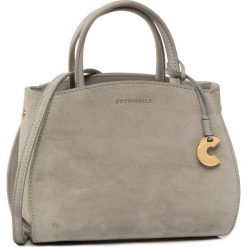 Torebka COCCINELLE - FSB Concrete Suede E1 FLB 55 01 01 Dolphin Y04. Szare torebki klasyczne damskie Coccinelle, bez wzorów, ze skóry, klasyczne, na ramię, bez dodatków. Za 1249,00 zł.