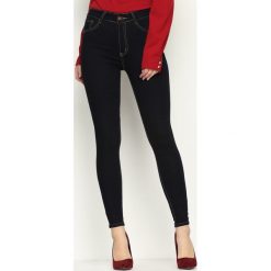 Granatowe Jeansy Apart. Szare jeansy damskie z wysokim stanem marki Born2be. Za 49,99 zł.