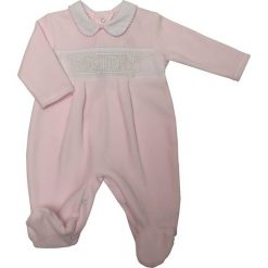 Śpioszki "Baby" w kolorze jasnoróżowym. Różowe śpiochy niemowlęce Just Too Cute, z haftami. W wyprzedaży za 42,95 zł.