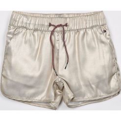 Tommy Hilfiger - Szorty dziecięce 110-176 cm. Żółte spodenki dziewczęce TOMMY HILFIGER, bez wzorów, z poliesteru, casualowe. W wyprzedaży za 199,90 zł.
