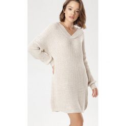 Beżowy Sweter Ephethyia. Brązowe swetry damskie Born2be, uniwersalny, bez wzorów, bez rękawów, bez kaptura. Za 109,99 zł.