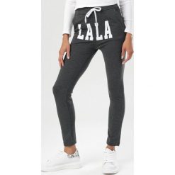 Ciemnoszare Spodnie Tharith. Szare spodnie damskie Born2be, s, z dresówki. Za 79,99 zł.
