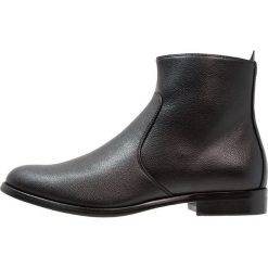 Call it Spring SHUTER Botki black. Czarne botki męskie marki Call it Spring, z materiału. W wyprzedaży za 359,10 zł.