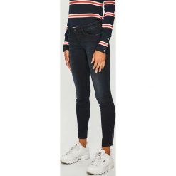 Diesel - Jeansy Skinzee Low. Niebieskie jeansy damskie skinny marki Diesel, z elastanu, z obniżonym stanem. W wyprzedaży za 579,90 zł.