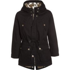 Sisley HEAVY Parka black. Czarne parki męskie marki Sisley, na zimę, z bawełny. W wyprzedaży za 271,20 zł.