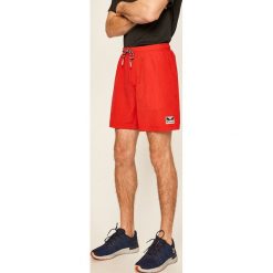 Hummel - Szorty. Czerwone spodenki sportowe męskie Hummel, s, z tkaniny, sportowe. Za 189,90 zł.