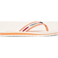 Tommy Jeans - Japonki. Czarne klapki damskie Tommy Jeans, bez wzorów, z jeansu, bez obcasa, na obcasie. Za 159,90 zł.