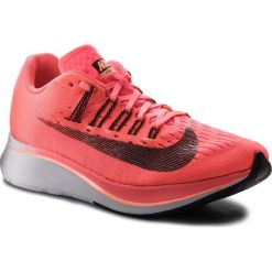 Buty NIKE - Zoom Fly 897821 600 Hot Punch/Black/Crimson Pulse. Różowe buty sportowe damskie Nike, bez wzorów, z tworzywa sztucznego, sportowe, do biegania, nike zoom. W wyprzedaży za 459,00 zł.