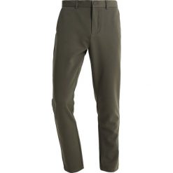 Chinosy męskie: We are Cph JANZIK PANTS Spodnie materiałowe olive