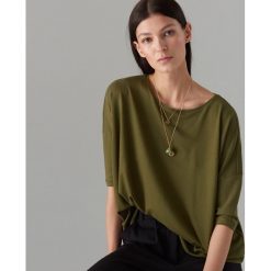 Basicowa bluzka oversize - Khaki. Brązowe bluzki damskie Mohito, s, bez wzorów, bez kołnierzyka, bez rękawów. Za 59,99 zł.