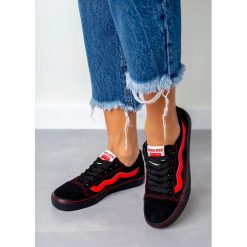 Czarne trampki sznurowane casu 20p3/bw. Czarne trampki dziewczęce Casu, bez wzorów, ze skóry ekologicznej, na sznurówki. Za 39,99 zł.