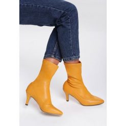 Musztardowe Botki Way You Want Me. Żółte botki damskie Renee, ze skóry, na wysokim obcasie, na obcasie, bez zapięcia. Za 99,99 zł.