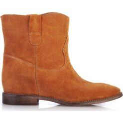 Rude botki z ukrytą koturną. Pomarańczowe botki damskie Arturo Vicci, ze skóry, boho, na wysokim obcasie, na koturnie, bez zapięcia. Za 339,00 zł.