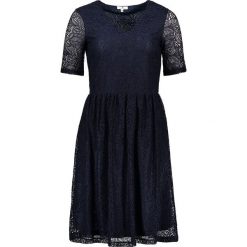Sukienka w kolorze granatowym. Sukienki damskie Tom Tailor. W wyprzedaży za 122,95 zł.