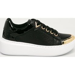Guess Jeans - Buty. Białe buty sportowe damskie Guess Jeans, z jeansu. Za 539,90 zł.