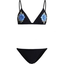 Stroje dwuczęściowe damskie: South Beach FLOWER 3D APPLIQUE DESIGN WITH TANGA BRIEF SET Bikini black/blue