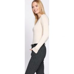 Kremowy Sweter Selfhood. Szare swetry klasyczne damskie marki Born2be, l, dekolt w kształcie v. Za 29,99 zł.