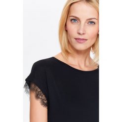 T-shirty damskie: DAMSKI T-SHIRT Z KORONKĄ NA RĘKAWACH