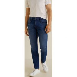 Mango Man - Jeansy Summer5. Zielone jeansy męskie Mango Man, z aplikacjami. W wyprzedaży za 119,90 zł.