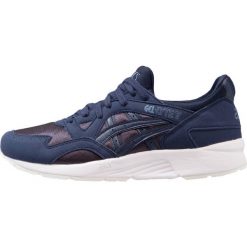Asics Tiger GELLYTE V Tenisówki i Trampki peacoat. Niebieskie trampki dziewczęce marki Asics Tiger, z tworzywa sztucznego. W wyprzedaży za 191,95 zł.