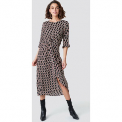 Rut&Circle Wzorzysta sukienka midi - Black,Multicolor. Żółte sukienki marki Rut&Circle, w kwiaty, z poliesteru, z kopertowym dekoltem, z długim rękawem, kopertowe. Za 202,95 zł.