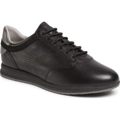 Sneakersy GEOX - D Avery C D02H5C 08554 C9999 Black. Czarne półbuty damskie Geox, na co dzień, bez wzorów, ze skóry ekologicznej, bez obcasa, na płaskiej podeszwie, bez zapięcia. Za 429,00 zł.