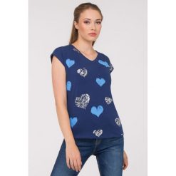 T-shirty damskie: T-shirt z motywem serduszek
