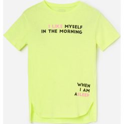T-shirt z napisami - Zielony. Zielone t-shirty damskie Reserved, z napisami, bez kołnierzyka. W wyprzedaży za 9,99 zł.