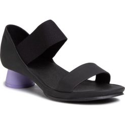 Sandały CAMPER - Alright Sandal K200770-007 Black. Czarne klapki damskie Camper, bez wzorów, ze skóry, bez obcasa, na obcasie. W wyprzedaży za 369,00 zł.