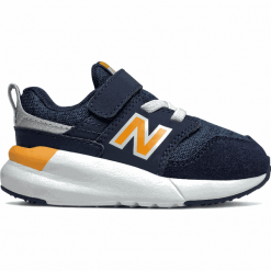 New Balance IH009NE1. Buciki niemowlęce New Balance, z materiału, bez zapięcia. Za 169,99 zł.