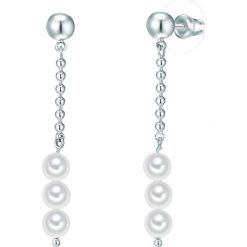 Kolczyki z perłami w kolorze białym. Szare kolczyki damskie Highstreet Jewels, Runway & Co., z perłą, z mosiądzu. W wyprzedaży za 39,95 zł.