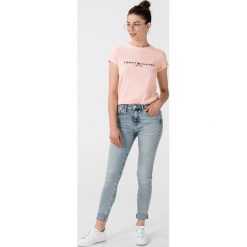 Tommy Hilfiger Essential Koszulka Różowy Beżowy. Różowe koszulki damskie TOMMY HILFIGER, l, z haftami, z bawełny, bez kołnierzyka, z krótkim rękawem. Za 188,95 zł.