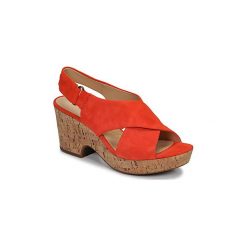 Sandały Clarks MARITSA LARA. Pomarańczowe sandały damskie Clarks, bez wzorów, bez obcasa, bez zapięcia. Za 343,20 zł.