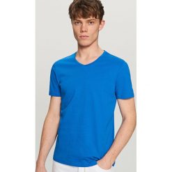 Gładki t-shirt - Niebieski. Niebieskie t-shirty męskie Reserved, l. Za 19,99 zł.