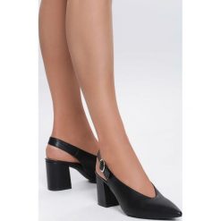 Czarne Czółenka Whimsical. Czarne czółenka damskie vices, bez wzorów, ze szpiczastym noskiem, bez obcasa, na obcasie. Za 89,99 zł.
