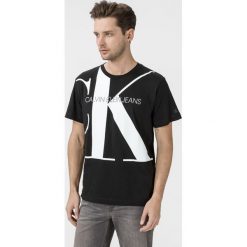 Calvin Klein Monogram Koszulka Czarny. Czarne podkoszulki męskie Calvin Klein, m, z nadrukiem, z bawełny, z krótkim rękawem. Za 204,95 zł.