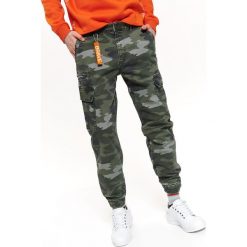 Spodnie tkaninowe w moro slim. Szare spodnie męskie Top Secret, na co dzień, na lato, s, moro, z tkaniny, eleganckie. W wyprzedaży za 69,99 zł.
